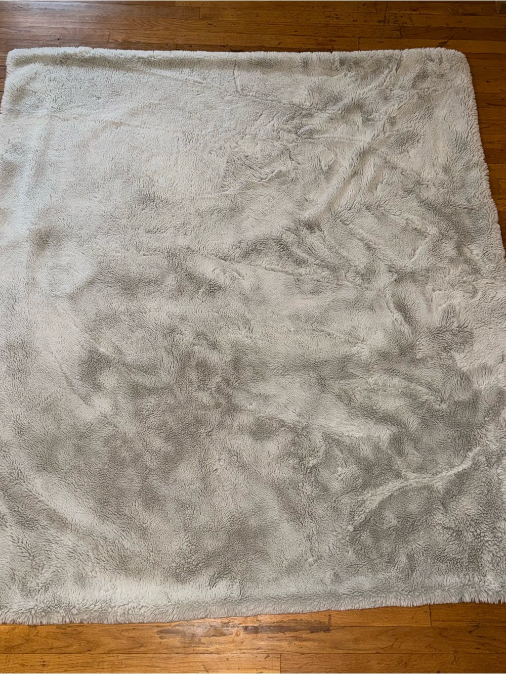 $98 PRE-OWNED Anthropologie Silver Fireside Faux Fur Throw Blanket 60x70 - Picture 3 of 7